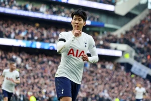 Son Heung-min ghi cú đúp đều từ những pha kiến tạo của Harry Kane.
