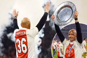 Tân thuyền trưởng Man Utd chia tay Ajax bằng danh hiệu thứ 5