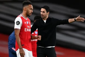 Aubameyang "nói xấu" thầy cũ Arteta ngay khi cập bến Nou Camp.