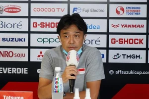 Huấn luyện viên Yoshida khi còn dẫn dắt Singapore tại AFF Cup 2020.