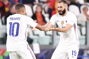 Benzema chấm dứt sự thống trị của Mbappe trở thành Cầu thủ hay nhất nước Pháp năm 2021.