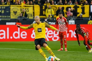 Dortmund thừa nhận không thể giữ chân Haaland trước sự chèo kéo của Man City.