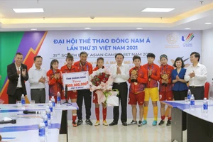 Vô địch SEA Games 31, tuyển nữ Việt Nam nhận ‘mưa tiền thưởng’