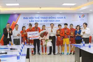 Vô địch SEA Games 31, tuyển nữ Việt Nam nhận ‘mưa tiền thưởng’