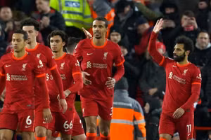 Salah lập cú đúp bàn thắng từ chấm phạt đền.