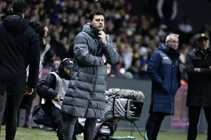 Pochettino bên ngoài đường biên trận PSG thắng Real Madrid 1-0 ở lượt đi vòng 1/8 Champions League 