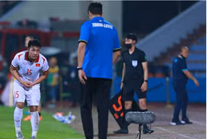 Hành động "ấm lòng" của học trò thầy Park với thuyền trưởng Đông Timor 