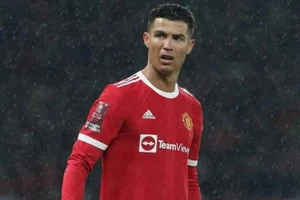 Ronaldo ‘gây sốc’ dù không ra sân thi đấu derby thành Manchester 