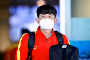 Minh Vương chia tay đội tuyển Việt Nam sau buổi tập tối 31/1.