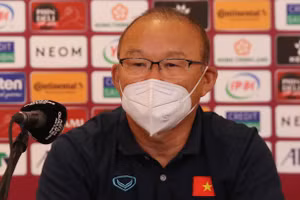 Huấn luyện viên Park Hang-seo trả lời họp báo trước thềm trận gặp Trung Quốc hôm 31/1.