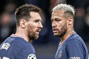 Messi và Neymar ‘khốn khổ’ vì cổ động viên PSG