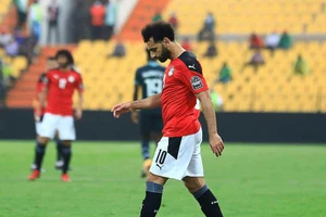 Salah bị khoá chặt hoàn toàn trong trận Ai Cập thua Negeria 0-1.