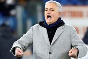 Ghế của huấn luyện viên Mourinho tại AS Roma đang lung lay dữ dội.