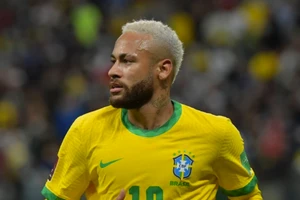 Neymar bị đánh cắp mất 30.000 bảng từ giao dịch ngân hàng trực tuyến.