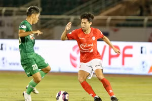 Lee Nguyễn thi đấu ở V-League 2021.