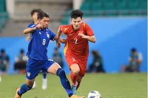 Tuấn Tài thi đấu cực hay trong trận đấu với Thái Lan tại giải U23 châu Á khuya 2/6.