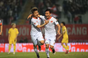 Thầy trò ông Chu Đình Nghiêm nhận ‘mưa giải thưởng’ tại V-League 