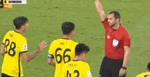 Bại lộ ‘cú ra đòn kín’, cầu thủ Trung Quốc lĩnh thẻ đỏ ở AFC Champions League