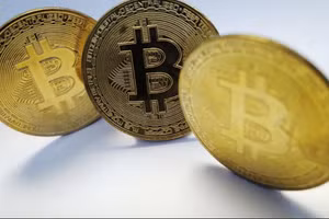 Ukraine nhận "mưa" tiền Bitcoin, Ethereum từ quyên góp