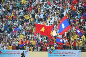  Vuột chiến thắng Singapore, thuyền trưởng Lào ví với … Man City và Real Madrid 