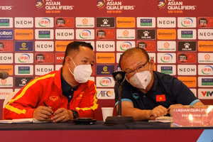 Tuyển Việt Nam gặp khó ngay khi vừa tới sân bay Tokyo