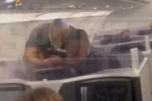 Liên tục ‘tung đòn’ vào người lạ, võ sĩ huyền thoại Mike Tyson bị điều tra