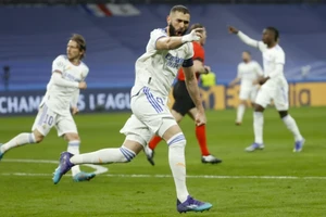 Benzema nói gì khi loại Messi khỏi Champions League?