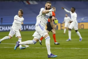 Benzema nói gì khi loại Messi khỏi Champions League?