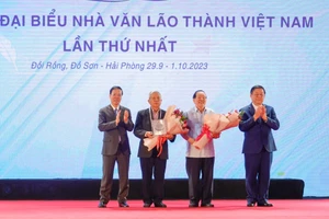 Ban Chấp hành Hội Nhà văn Việt Nam tôn vinh ba nhà văn lão thành: Ma Văn Kháng, Nguyễn Khoa Điềm, Hữu Thỉnh.