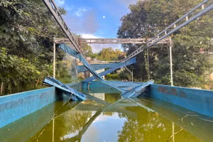 Bể bơi tại trường học ở huyện Chư Pưh bị hư hỏng, xuống cấp.