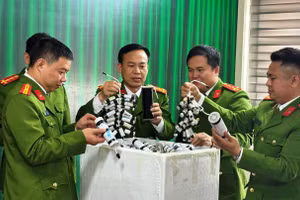 Công an TP Thanh Hóa thu giữ lượng lớn pháo lậu. Ảnh: CACC 