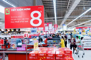 Bộ Tài chính đang lấy ý kiến đề xuất tiếp tục giảm 2% thuế GTGT cho nhiều nhóm ngành.