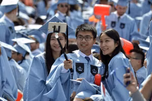 Sinh viên quốc tế người Trung Quốc dự lễ tốt nghiệp tại Mỹ.