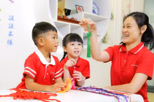 Nhiều trường tư thục Trung Quốc phải đóng cửa vì không có học sinh.