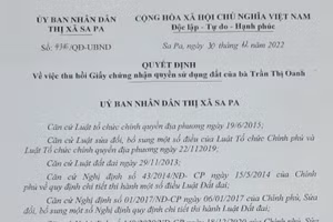 Quyết định thu hồi sổ đỏ do UBND thị xã cấp lần đầu.