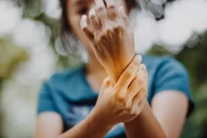 'Bàn tay ngoài hành tinh' không tuân theo sự điều khiển của chủ nhân.