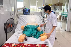 Bệnh nhân được mổ cấp cứu để loại bỏ phần hoại tử. Ảnh: BVCC