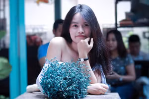 Nhà thơ Nồng Nàn Phố (Phạm Thiên Ý).