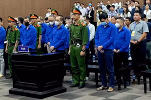 Bị cáo tại phiên tòa xét xử sáng 16/10.