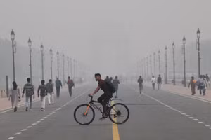 Sương mù bao phủ thủ đô New Delhi, Ấn Độ.