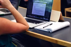 Nhiều trường đại học không được cấp bằng tại Ấn Độ vẫn tuyển sinh.