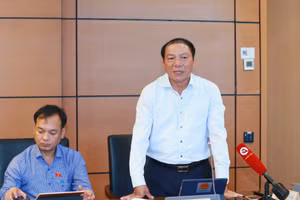 Bộ trưởng Bộ VH,TT&DL Nguyễn Văn Hùng phát biểu tại tổ thảo luận.