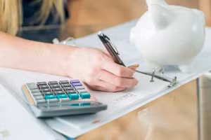 Giáo dục tài chính giúp học sinh quản lý tiền bạc tốt hơn trong tương lai.