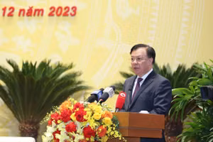 Bí thư Thành ủy Hà Nội - Đinh Tiến Dũng phát biểu.