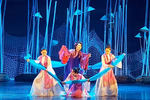 Nổi bật trong vở cải lương 'Muôn dặm vì chồng' là tấm lòng sắt son của bà Nguyễn Thị Tồn với chồng và quê hương, đất nước. Ảnh: Bình Thanh