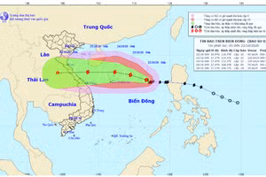Cơn bão số 8 với sức gió mạnh nhất vùng gần tâm bão giật cấp 13 và tiếp tục mạnh thêm...