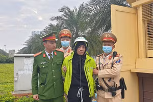 Bắt giữ đối tượng cướp giật điện thoại, dùng dao tấn công người truy đuổi