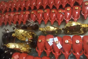 Lật tẩy mánh khóe lãi "khủng" của tổng kho rượu giả tại quận Hà Đông