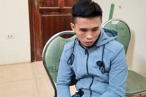 Đang trong thời gian chờ xét xử vẫn tiếp tục hiếp dâm nhân viên quán hát