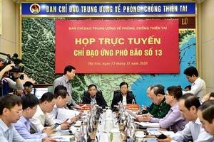 Toàn cảnh cuộc họp ứng phó bão số 13